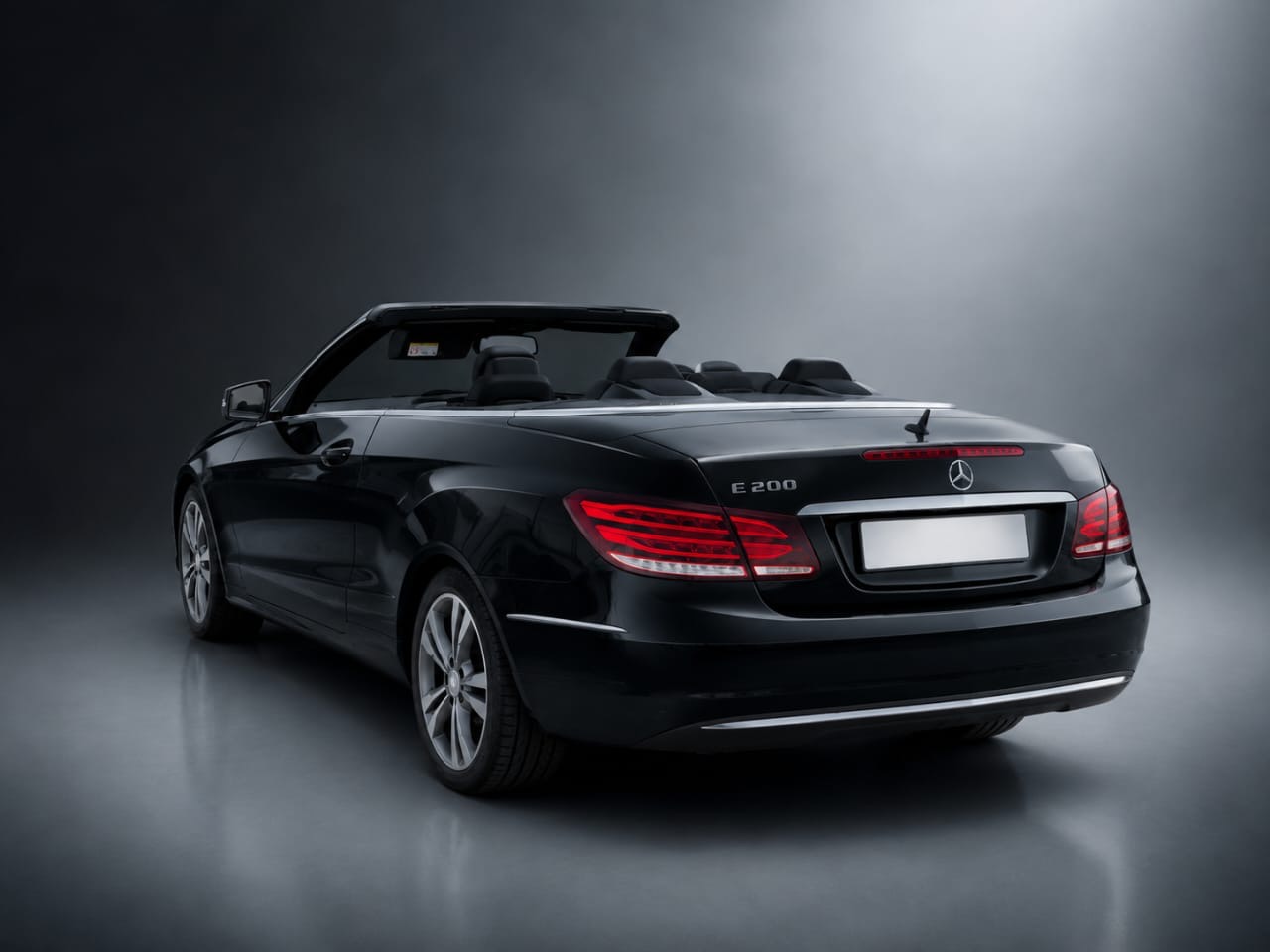 MERCEDES BENZ E200 photo 2